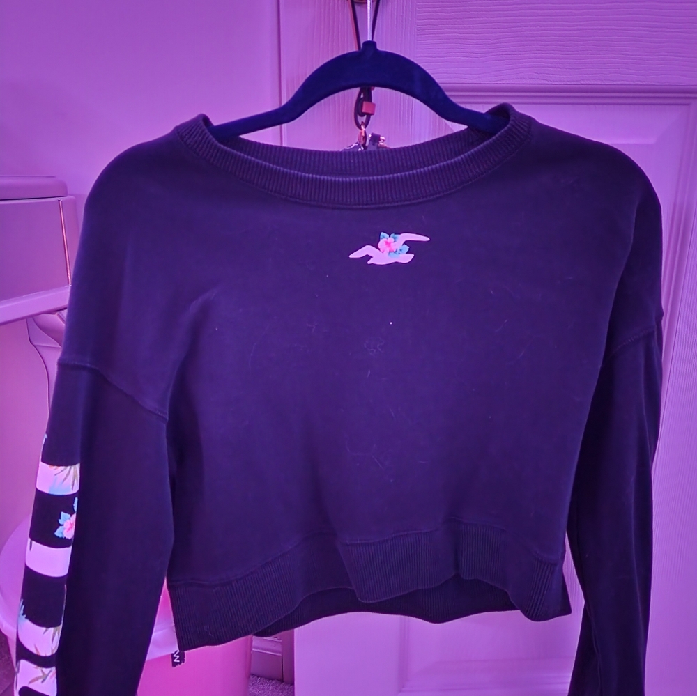 Hollister black cropped crewneck